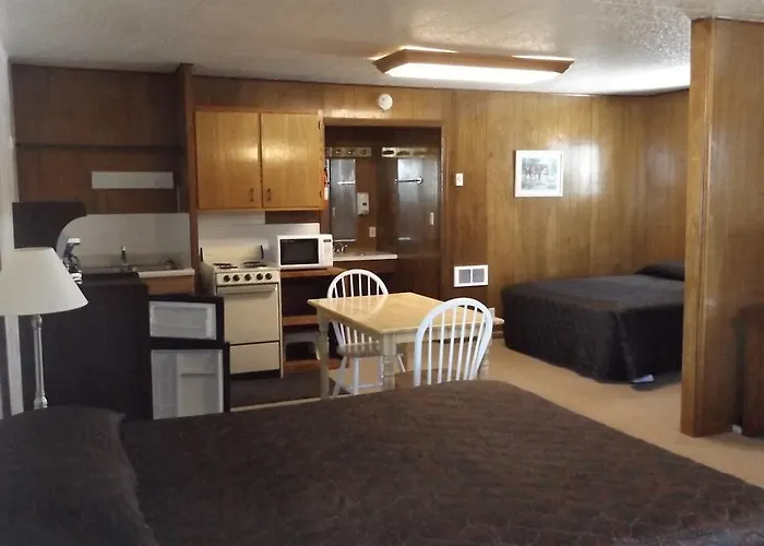 Lazy B Motel *